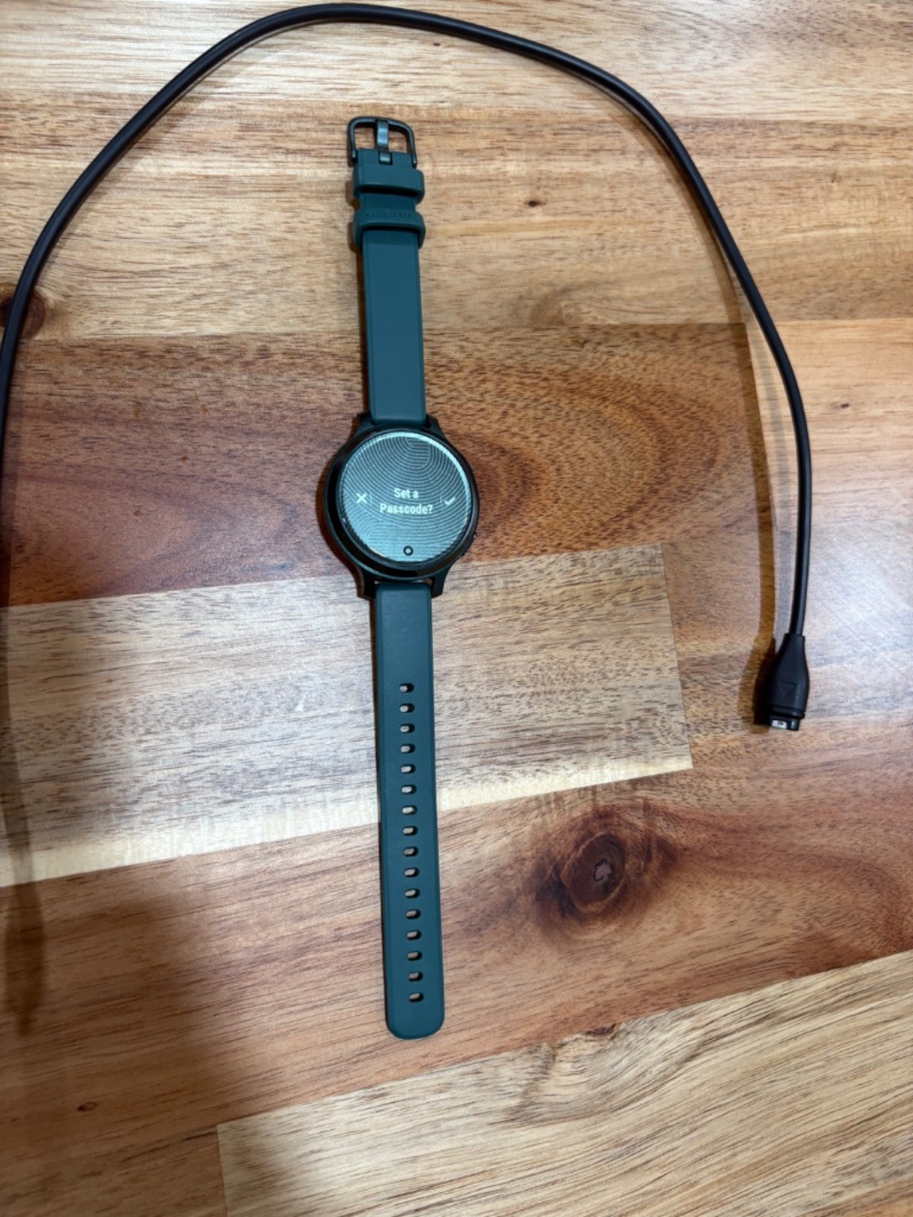 Garmin Lily 2 Active - Jasper Green with Silicone Band - Picture 2 of 7